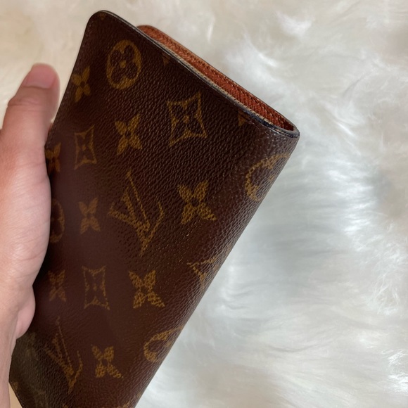 Authentic Louis Vuitton Large Zip Around Wallet | TH1020 - Picture 8 of 15